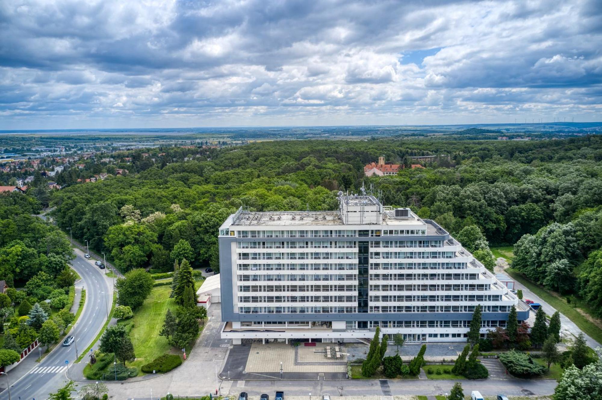 Hotel Szieszta Sopron Exterior photo